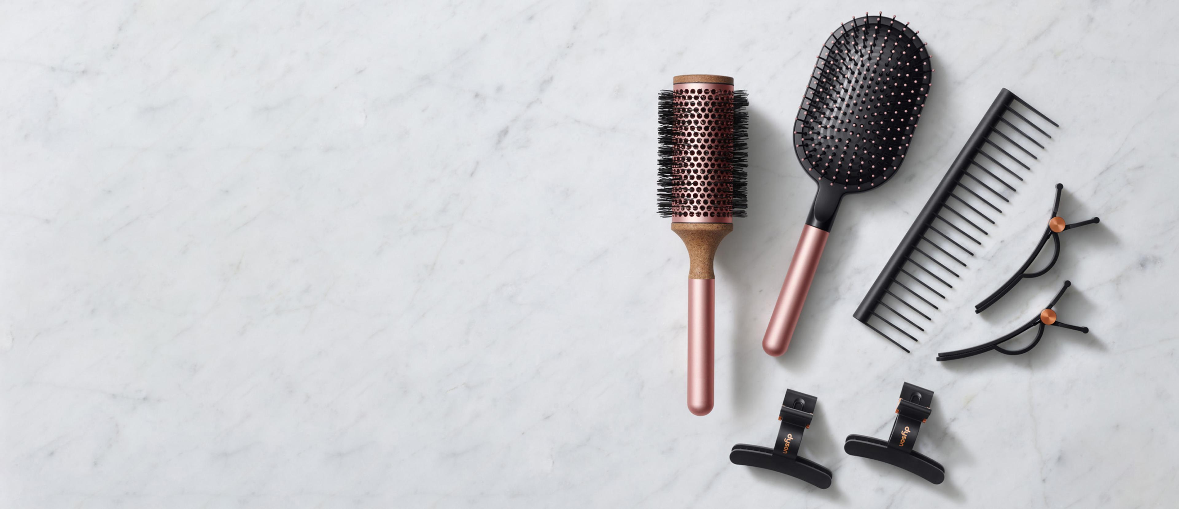 Аксессуары в магазине товаров Dyson для ухода за волосами