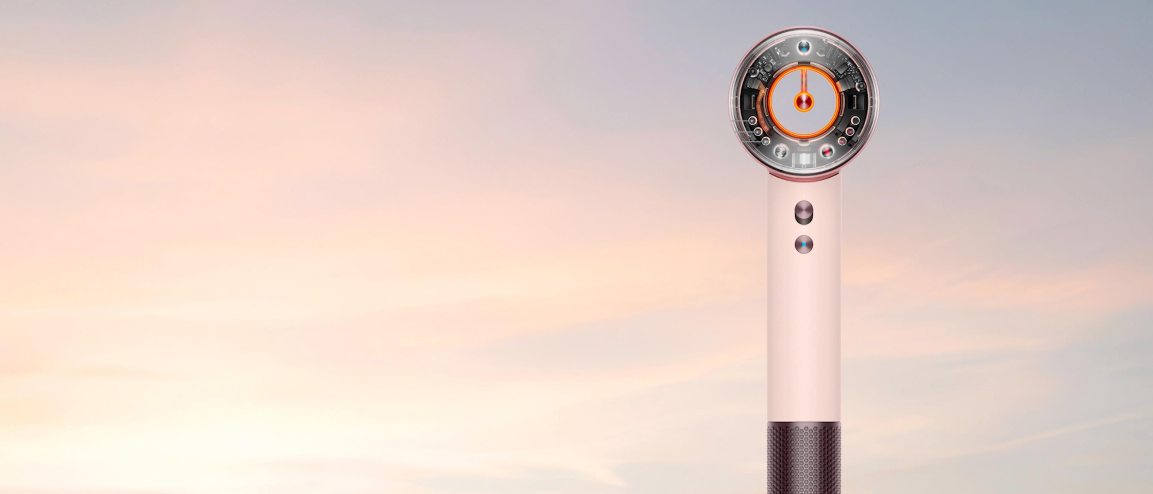 Фен Dyson Supersonic Travel на фоне восхода солнца